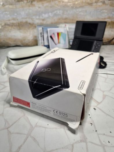 Ds black boxed