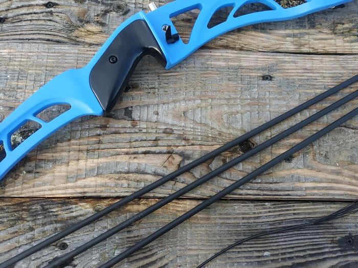 Archery Bow, 68" Carbon Recurve ILF +3arrows
