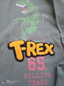 boy's long sleeve top. Age 7.height 122cm