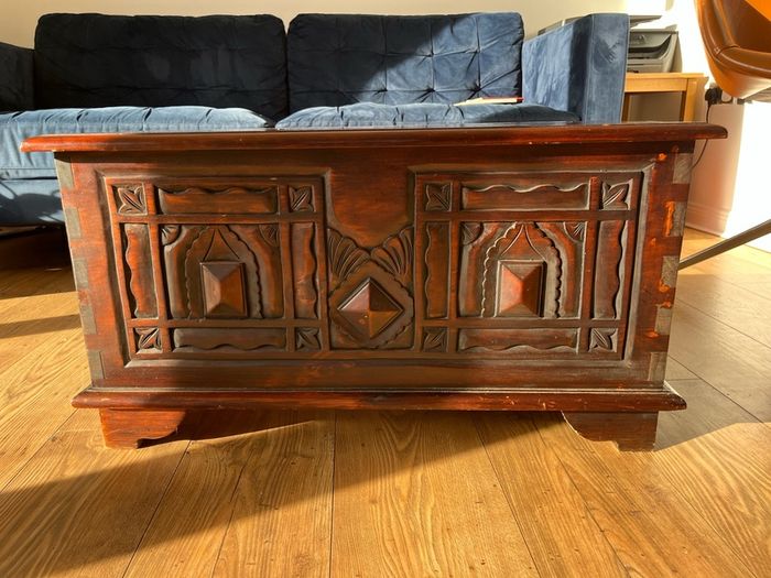 Antique style chest