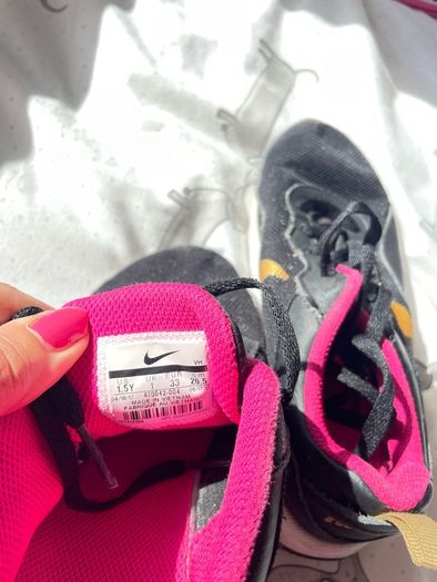 Girls Nike Black runners - as new