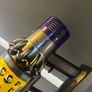 Dyson v10 hoover Image 2