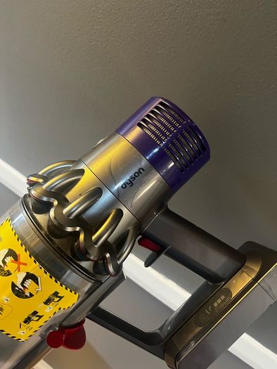 Dyson v10 hoover