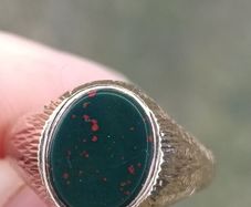 Vintage 9 carat Gold Bloodstone Ring(1977)