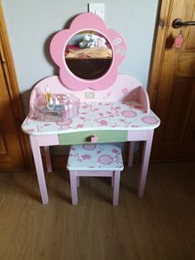 Dressing table