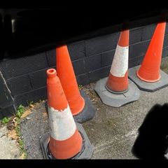 Traffic cones ( 4 )