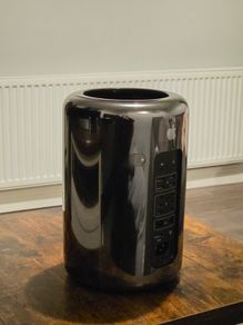 Apple Mac Pro 6.1 Xeon E5 2667 8Core 64GB RAM D700 X2