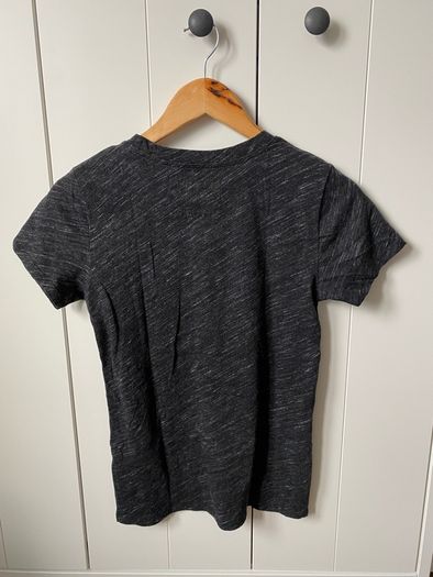 Hollister t-shirt / top for women / ladies in very good condition.  Size: XS.