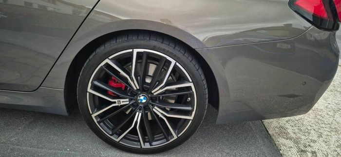 BMW 5-Series 2023