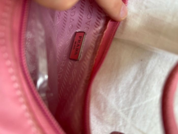 Prada re-edition 2000 mini bag pink