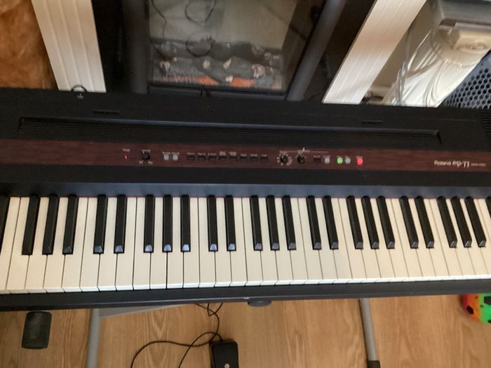Roland Digital keyboard Piano (76 weight keys) in good condition