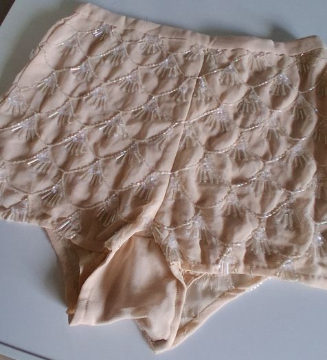Miss Selfridges - Beige Cream Scallop Beading Vintage Style Shorts