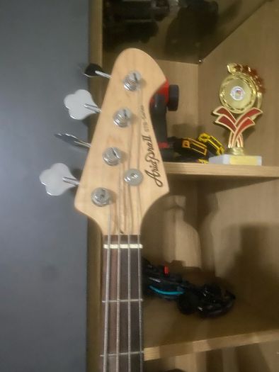 Eddie van halen bass guitar to swap