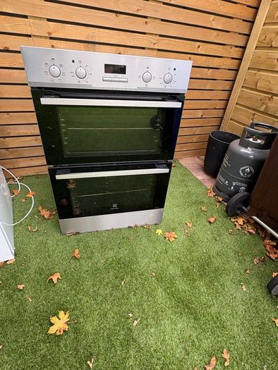 Oven/Microwave & Fridge