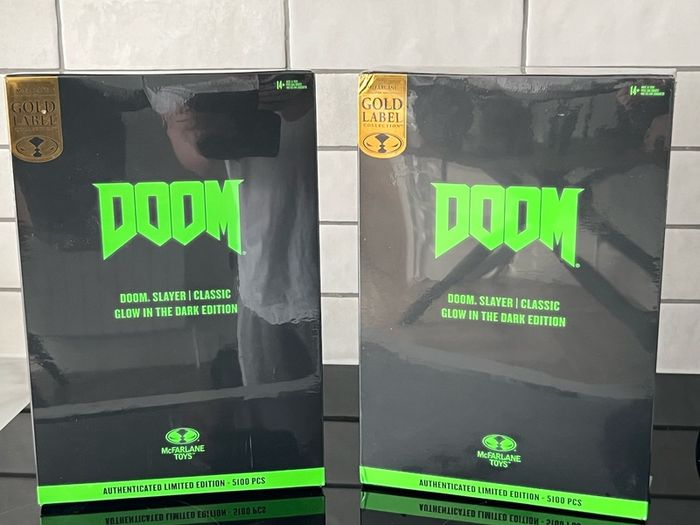 2 Doom Slayer glow in the dark Action Figures