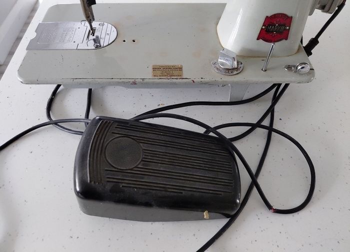 Vintage Novum Sewing Machine