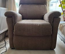 Dual motor riser recliner armchair