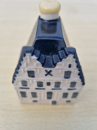 Collectible ceramic miniature of Dutch house no. 87 by KLM