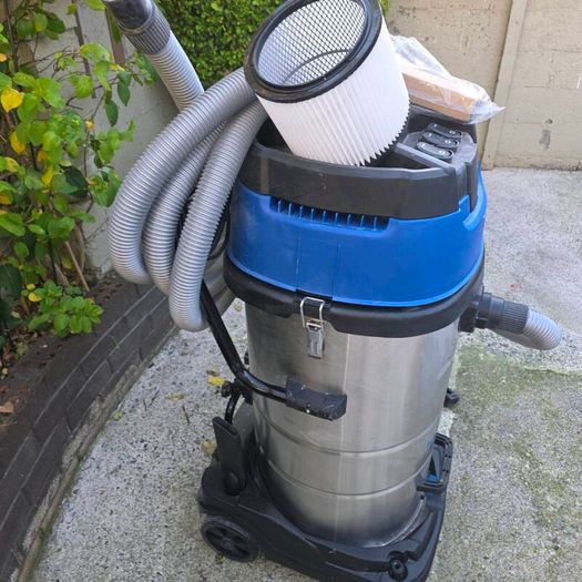 Wet dry vacuum