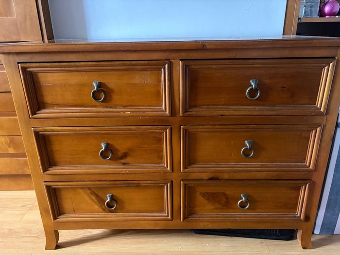 Chest of drawers