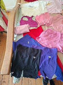 Clothes bundle size 12