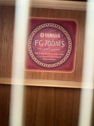 Yamaha FG700MS Acoustic Guitar + gig bag & tuner