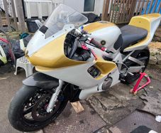 Yamaha R6 Race Bike