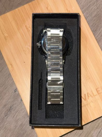Men's wrist watch