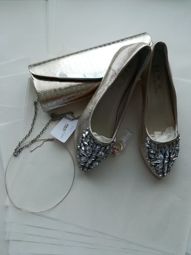 Gold Zara dress size XS(8-10) with matching heels and clutch