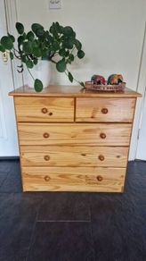 Beautiful Pine Chest of Drawers