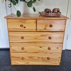 Beautiful Pine Chest of Drawers