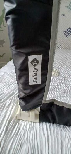 Bed guard rail safety protector