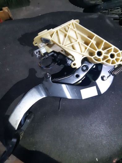 BMW 5 6 Series E60 E61 E63 E64 LCI Pedal Assembly With Brake 6761034