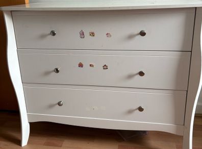 chest of drawers