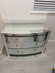 chest of drawers mirrored