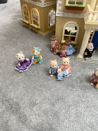 Sylvanian Hotel and families