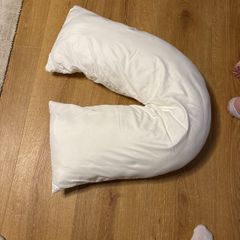 U-shaped body pillow