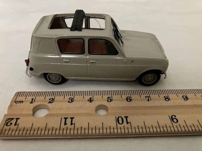 Norev, Renault 4L. Excellent condition. Open roof, no rear side windows.