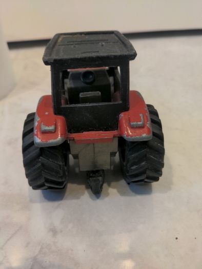 Toy tractor