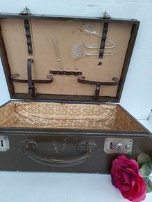 vintage Legge case for prop from 1950
