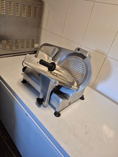 Commercial slicer