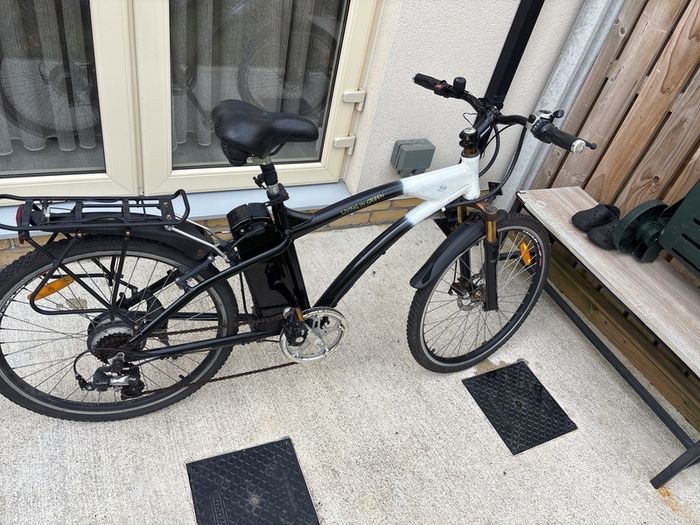 Living In Green E-Bike 26" + Charger + Rack - Ballincollig