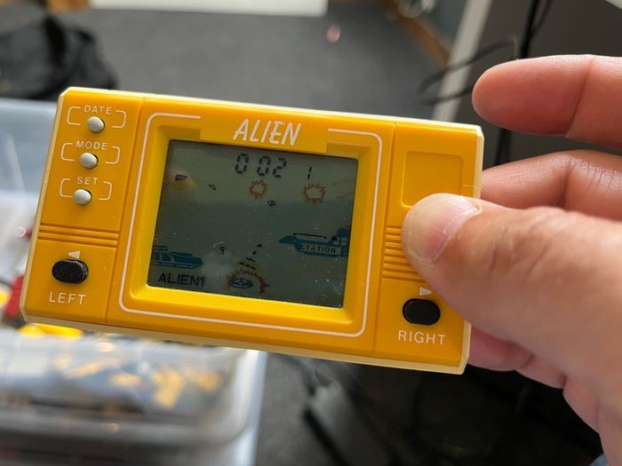 Vintage LCD game "Alien" working