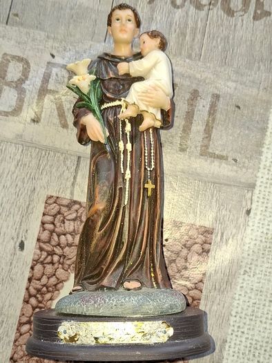 Beautiful Old Statue of Saint Anthony Holding the Baby Jesus and a White Lily, representing Purity, Measurements in the photos, Postage Available or Collection