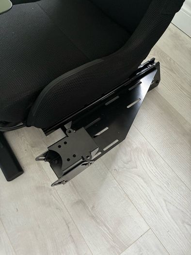 LEAVING SOON!!!!!(Seat) for Logitech g29 steering wheel