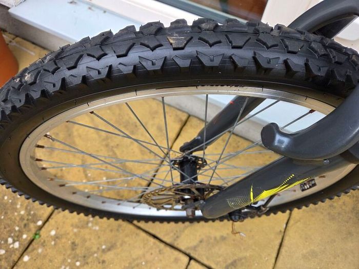 Apollo creed full suspension bike, need some TLC, new tyres, 24 inch