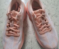 Asics Trainers women's Novablast (bought for e150)