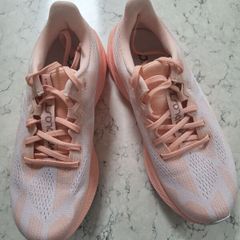 Asics Trainers women's Novablast