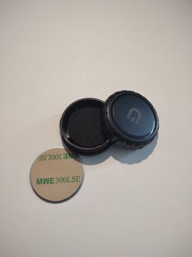 1pcs Magnetic AirTag Holder Case - Shockproof, Waterproof, Sticker Included, Free viewing