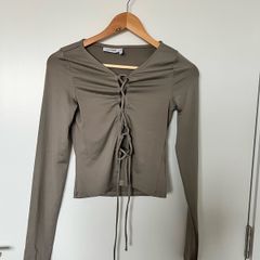 The lacing long sleeve top